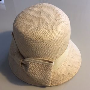 EUC Urban Outfitters Paper Bow Hat